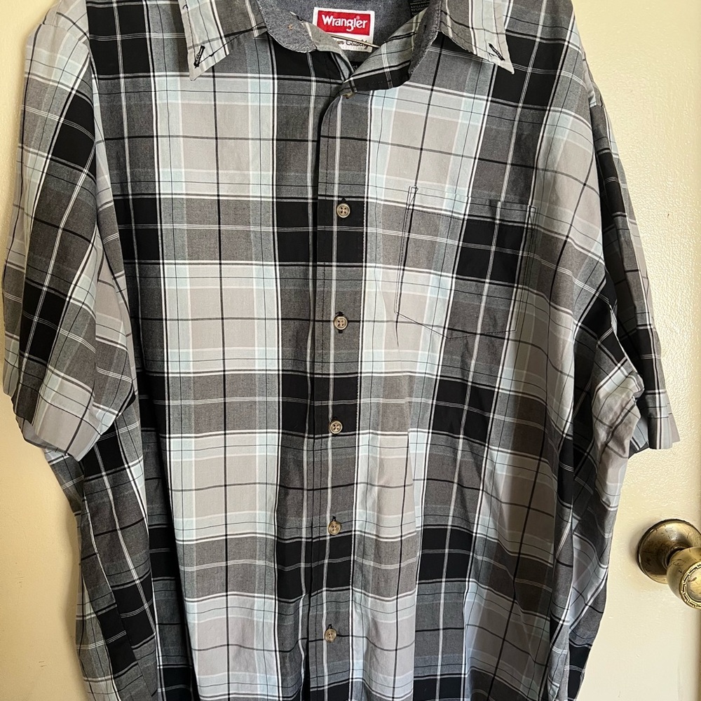 Wrangler Men's Casual Plaid Shirt - Black, Gray, and White - Picture 3 of 4